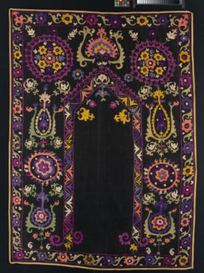 Small Embroidered Hanging or Prayer Mat (nimsuzani or djoinamaz)