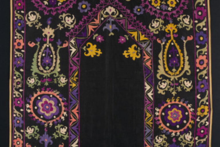 Small Embroidered Hanging or Prayer Mat (nimsuzani or djoinamaz)