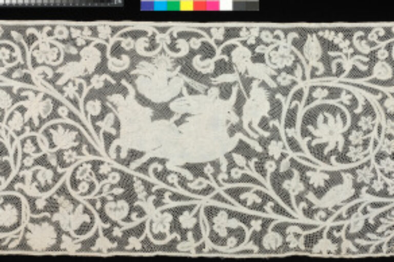 MILANESE BOBBIN LACE FLOUNCE FOR AN ALB