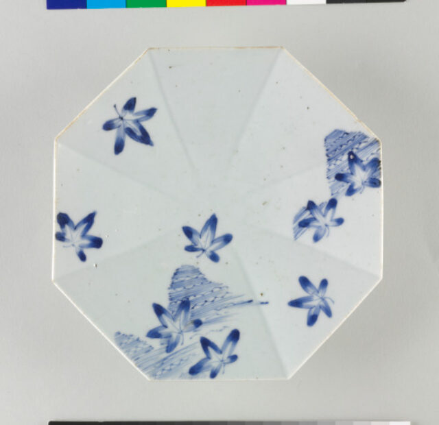 Imari-style Dish Decorated with a Meandering River and Falling Maple Leaves