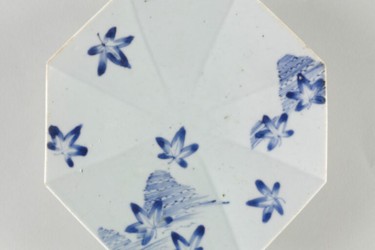 Imari-style Dish Decorated with a Meandering River and Falling Maple Leaves