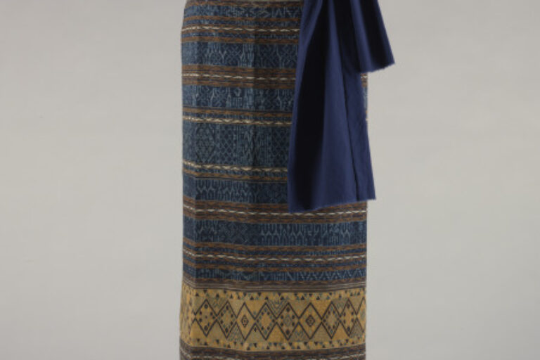Li Chinese Skirt with Embroidered Band