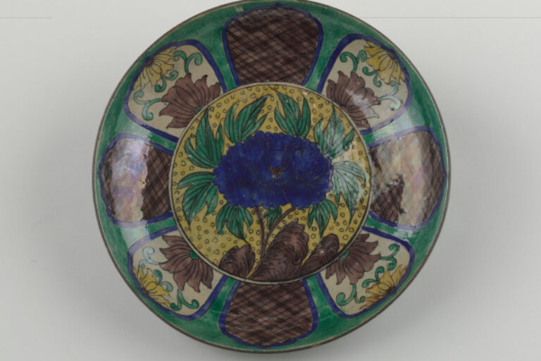 Ko-Kutani Style Large Dish with Floral Decoration