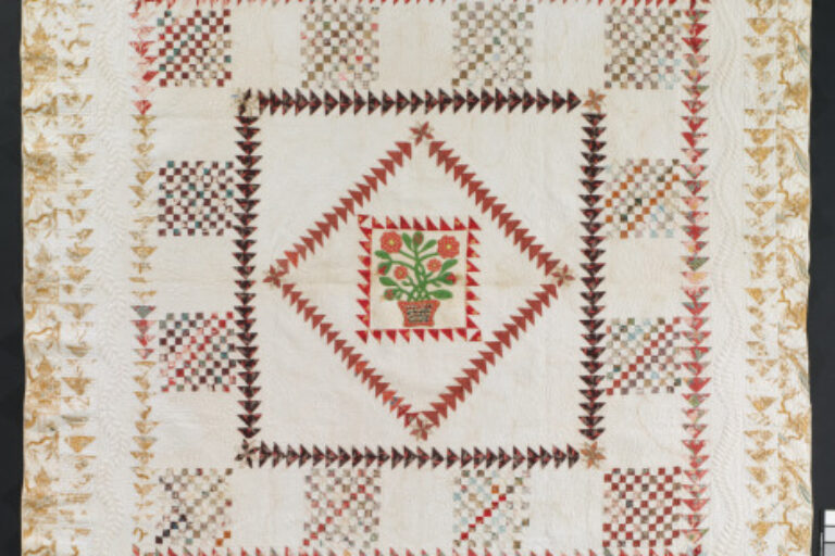 FLORAL BASKET MEDALLION QUILT WITH FLYING GEESE BORDERS