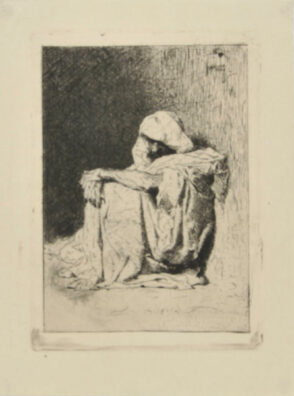 Arabe assis, les mains croisées sur les genoux