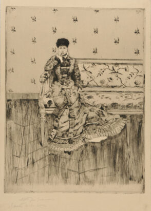 Jeune femme sur un canapé