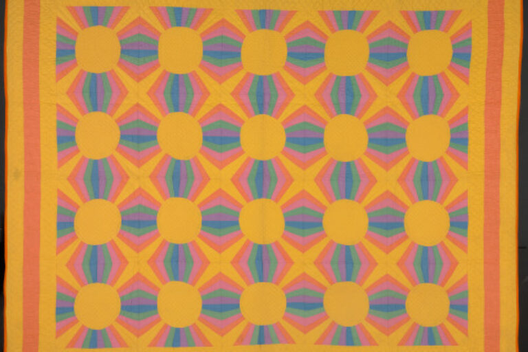 "JAPANESE LANTERNS VARIATION" QUILT