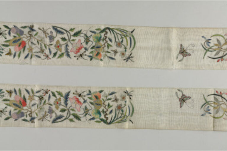 PAIR OF SLEEVE BANDS DECORATED WITH FRUITS, FLOWERS AND INSECTS