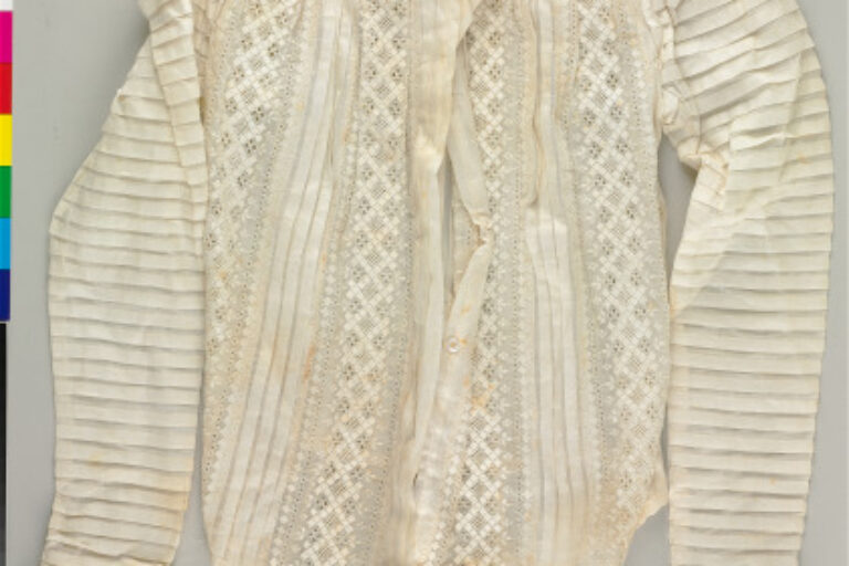 WOMAN'S BLOUSE WITH PLEATING AND INSERTS
