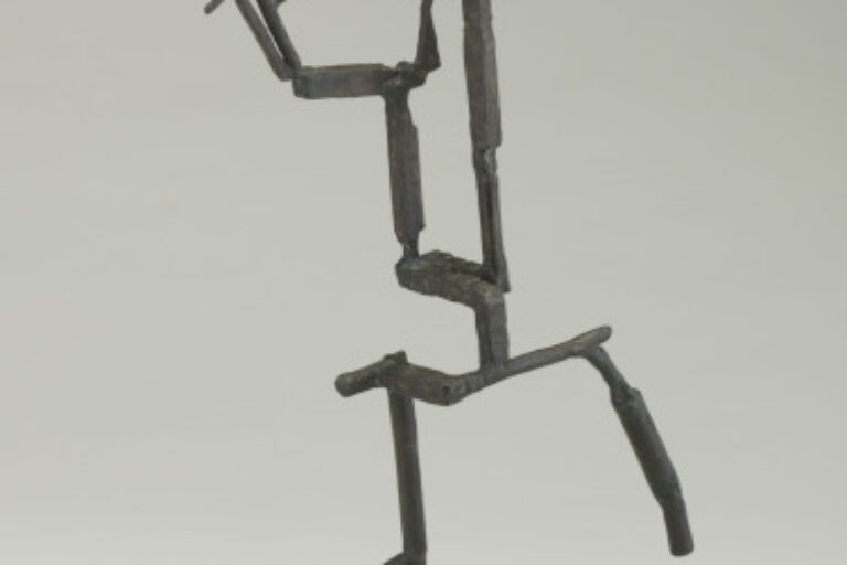 DANCER POSING AS A DAISY