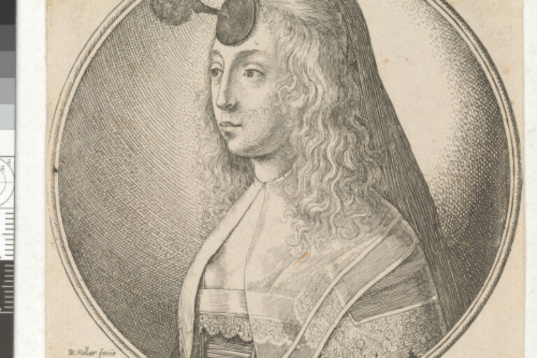 WOMAN WITH HOUPETTE ON FOREHEAD TURNED TO THE LEFT
