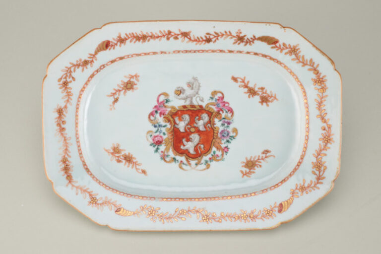 English Market Octagonal Plate Dish with the Arms of the Bennett Family