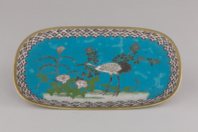 Cloisonné Box Decorated with Chrysanthemums