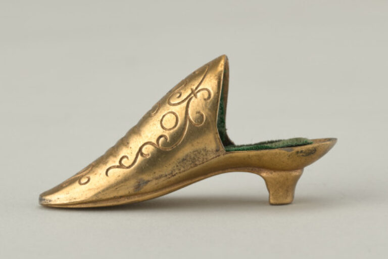 Thimble Holder or Pin Cushion