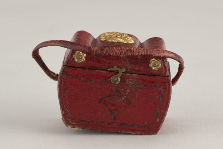 Thimble Case and Thimble