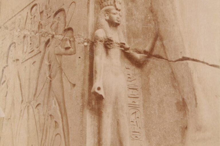 LUXOR, STATUE OF QUEEN NEFERTARI, WIFE OF RAMESSES II, COLOSSAL STATUE OF RAMESSES II, FIRST COURT LUXOR TEMPLE, 19TH DYNASTY