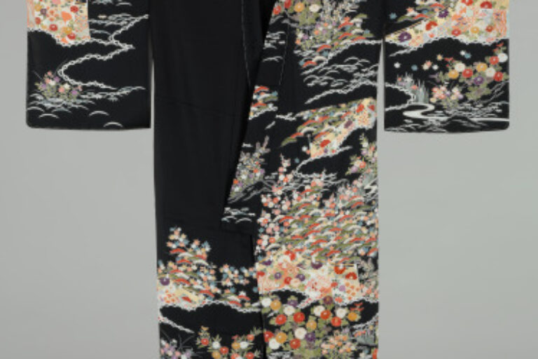 Western Woman’s Short Sleeved Black Kimono