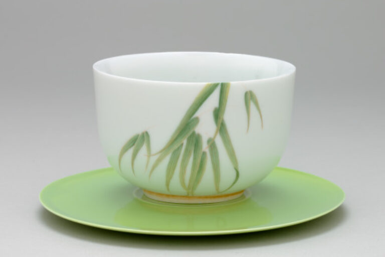Teabowl Decorated with Golden Hakone Grass