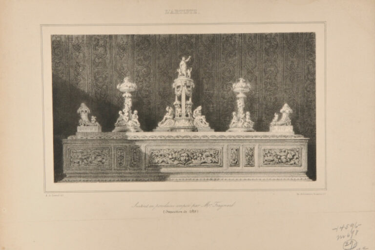 DISPLAY OF PORCELAIN DESIGNED BY MR. FRAGONARD